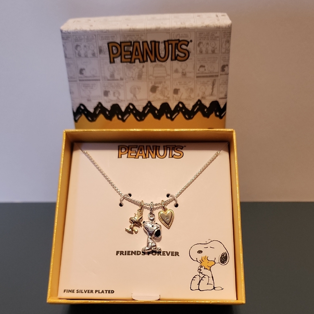 PEANUTS necklace